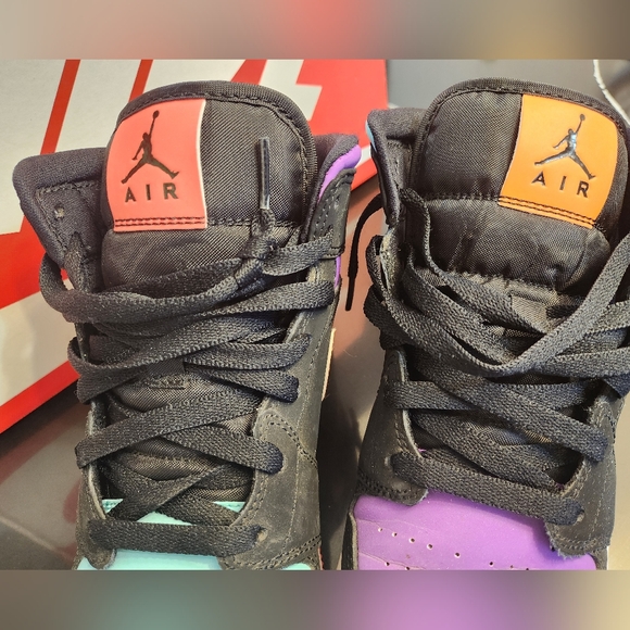 Multicolored Nike Jordan's sneakers - Picture 3 of 5